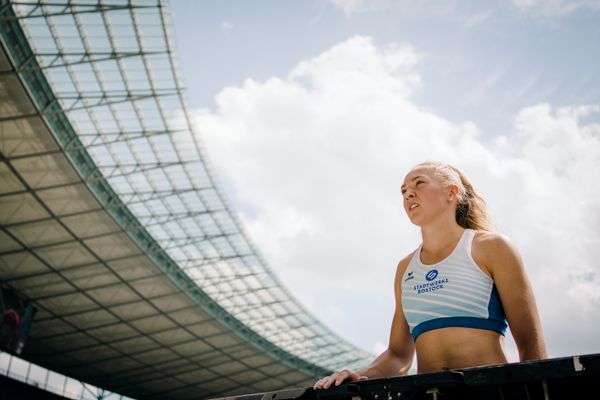 Chiara Sistermann (TSV Graefelfing) beim Stabhochsprung waehrend der deutschen Leichtathletik-Meisterschaften im Olympiastadion am 26.06.2022 in Berlin